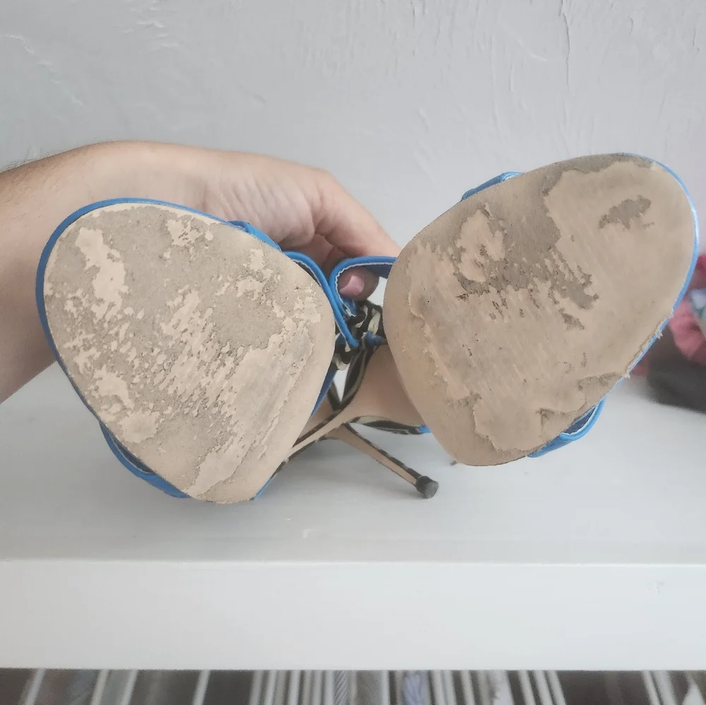 Heels - Picture 4 of 4